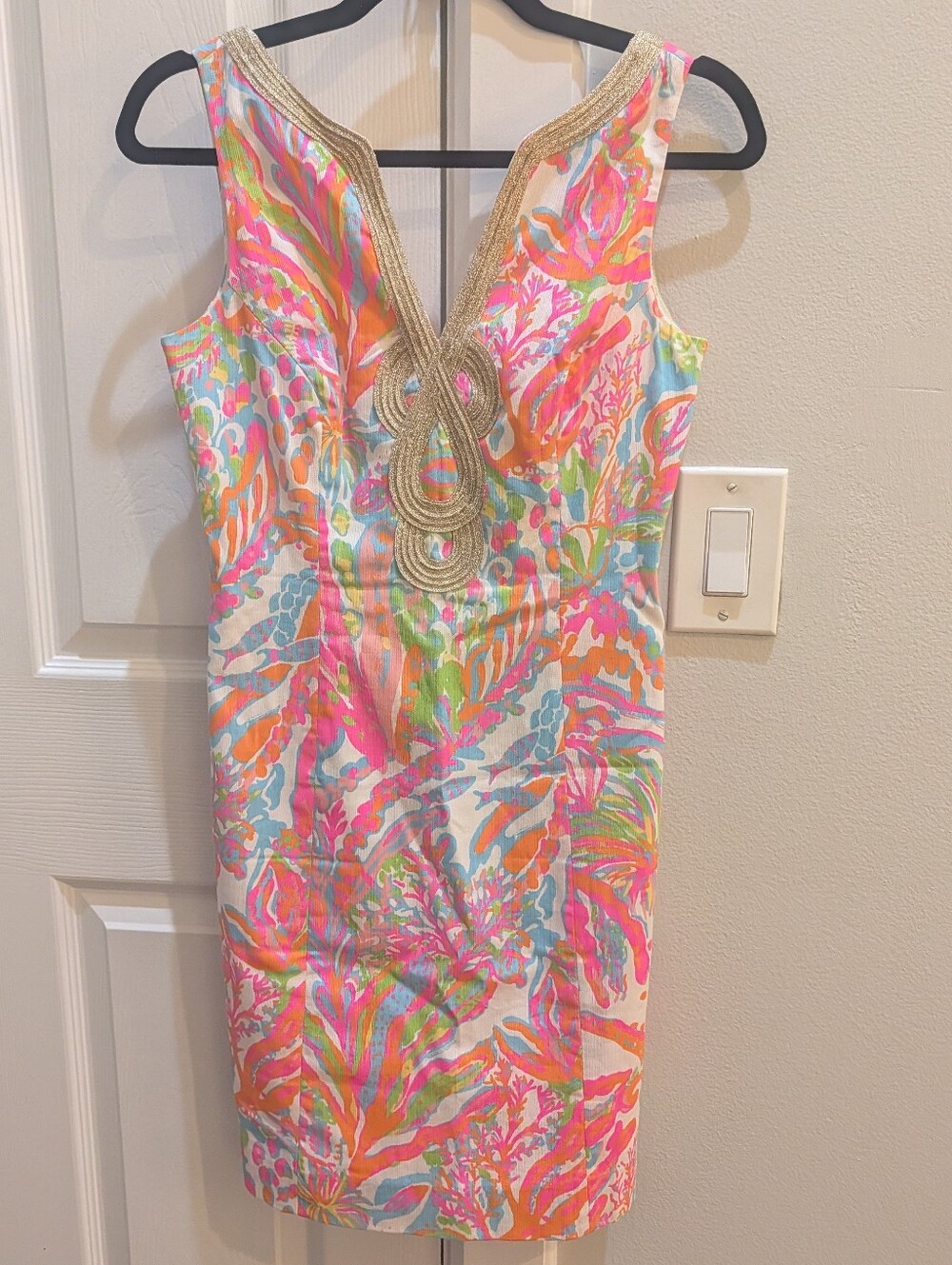 Lily Pulitzer Sleeveless Embroidered V-Neck Tropical Print Dress - Multicolor
